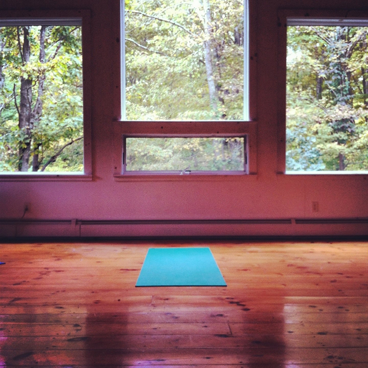 7 tips for the perfect yoga space at home