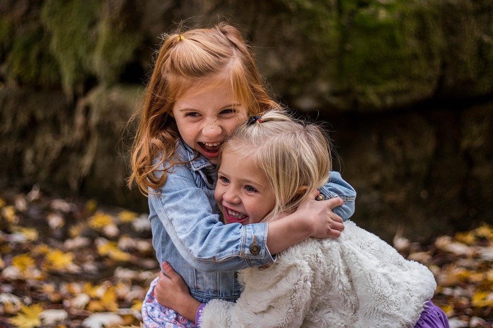 10 Reasons Hugging is Good For Us - Movement for Modern Life