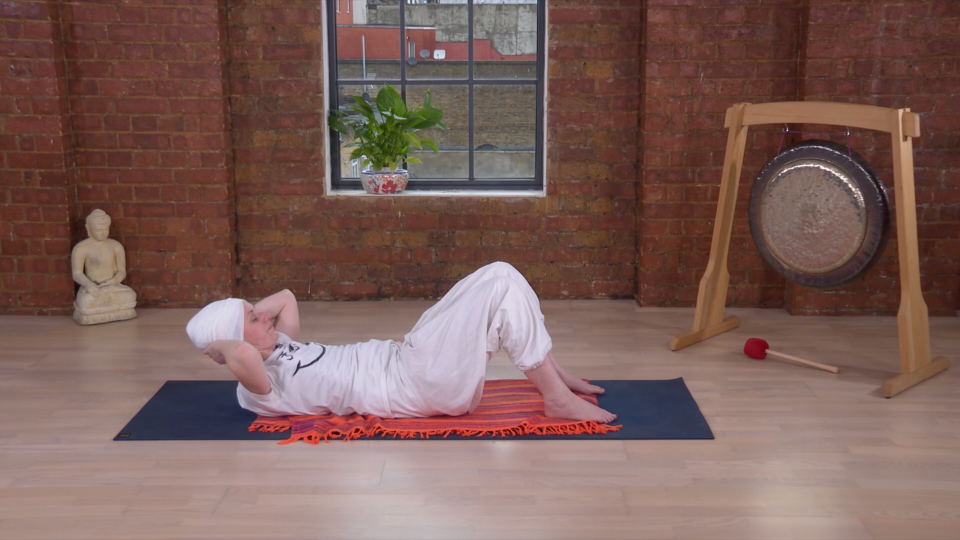 7 Energizing Kundalini Yoga Poses and Kriyas | YouAligned.com