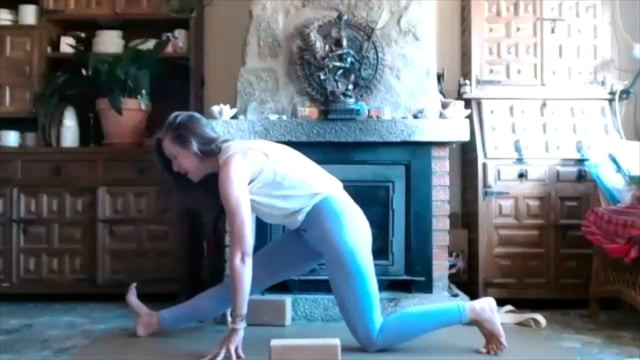 REPLAY - Morning Vinyasa Yoga to Stretch Your Hamstrings