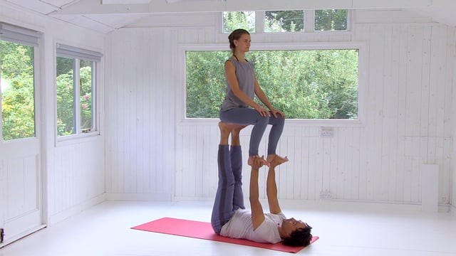 Beginners ACROYOGA for COUPLES 🧘 (2 POSITIONS) - YouTube