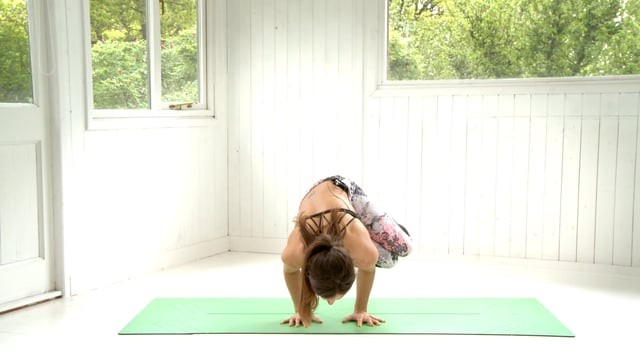 Side Crow and Side Crane Pose: How to Practice Parsva Bakasana